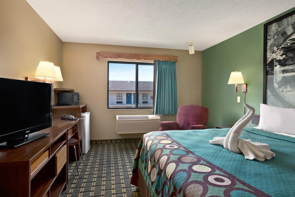 Super 8 By Wyndham Russellville Eksteriør billede