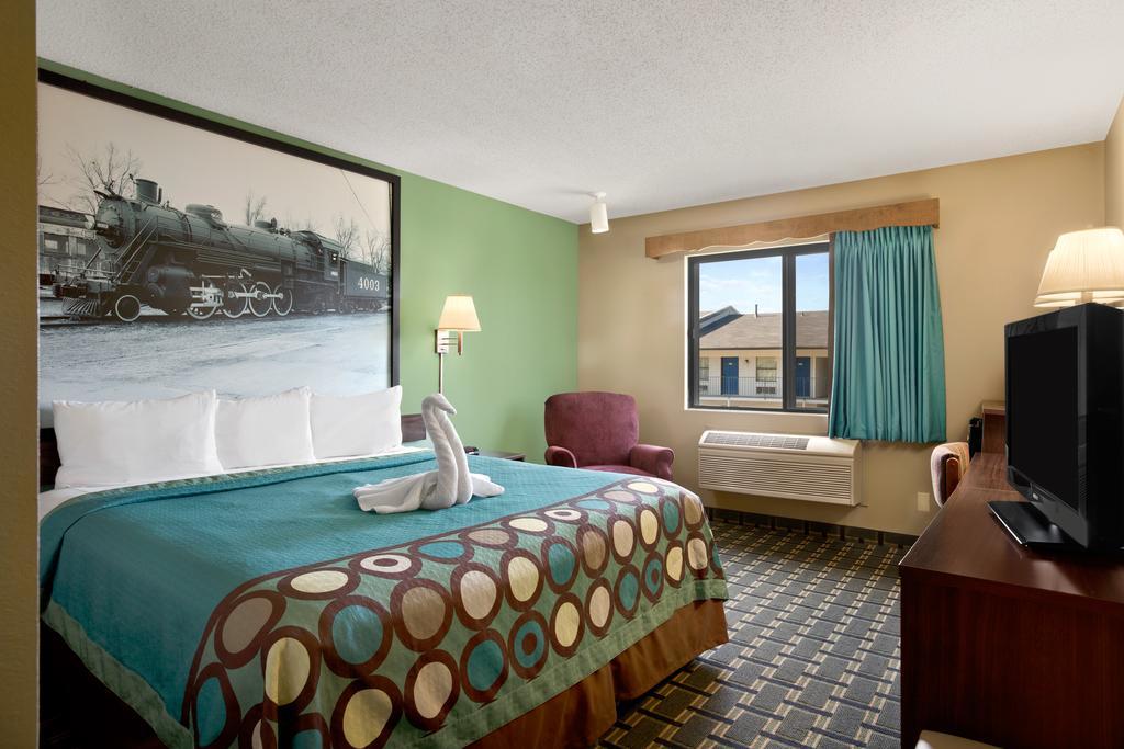 Super 8 By Wyndham Russellville Eksteriør billede