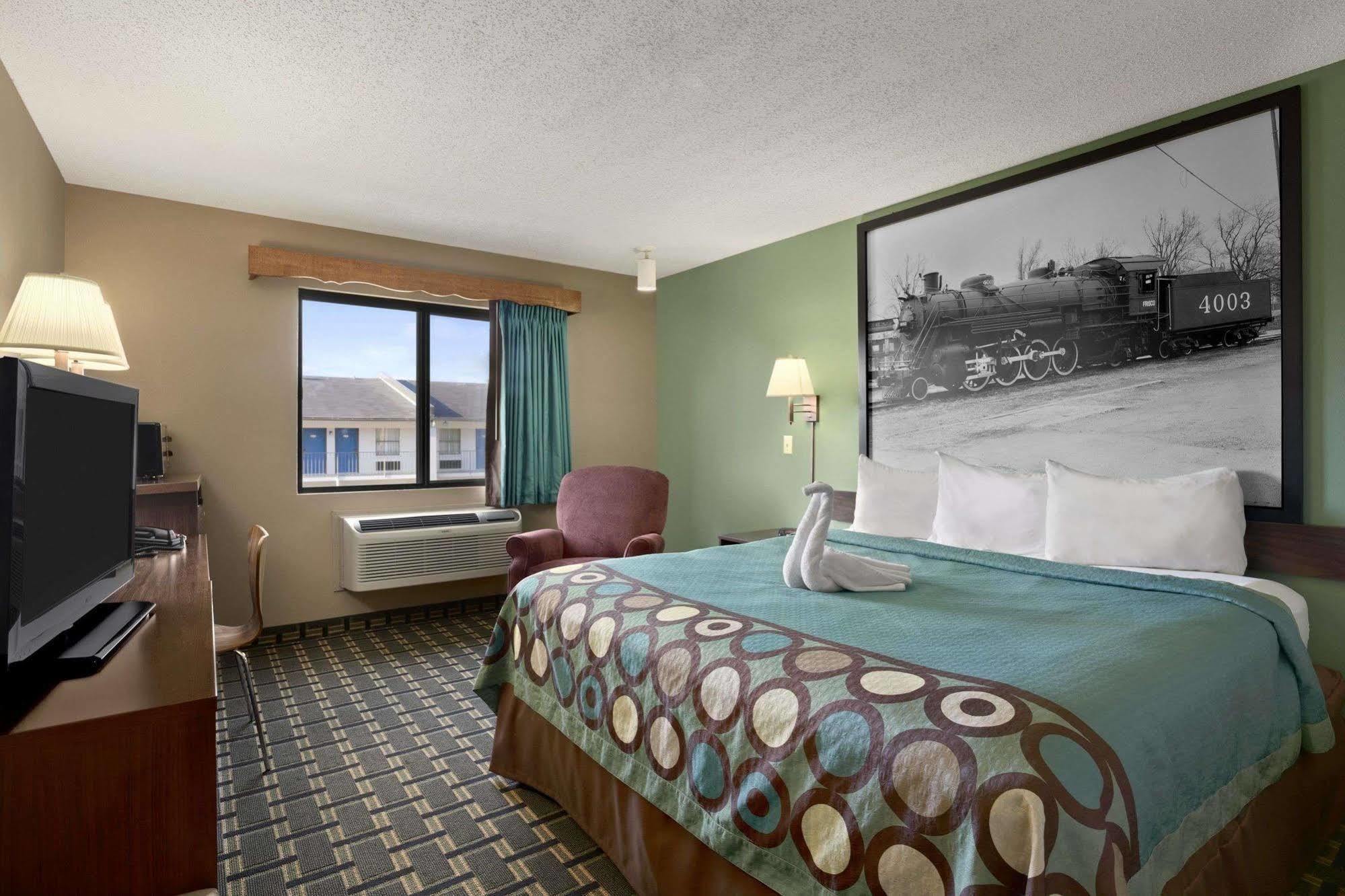 Super 8 By Wyndham Russellville Eksteriør billede